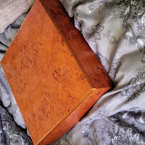 Cedar Humidor - Picture 2 of 5